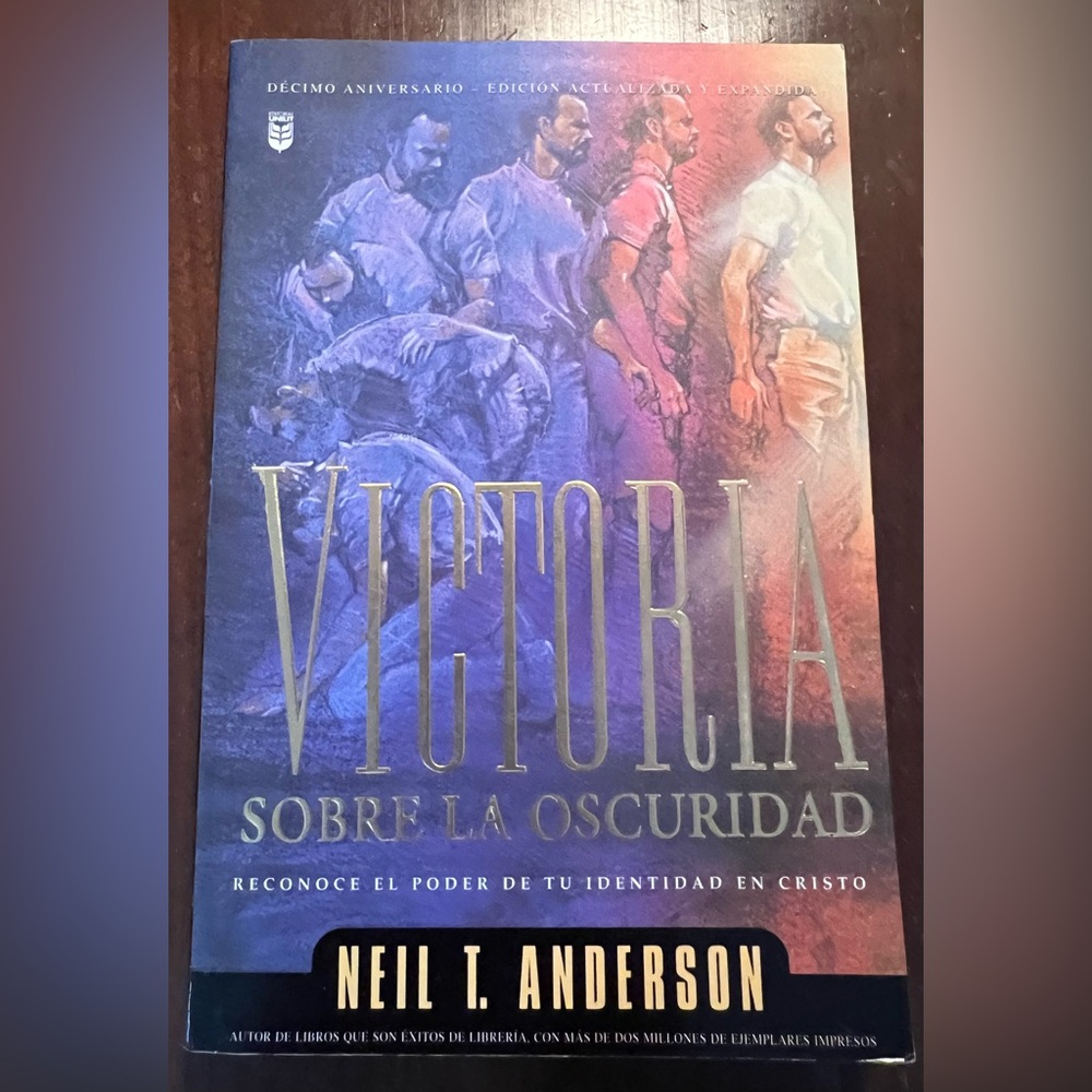 Victoria Sobre la Oscuridad by Neil T. Anderson - Paperback